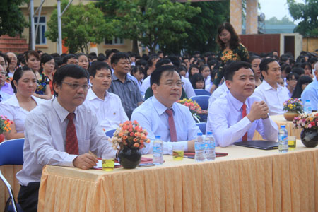 VP - Sáng ngày 05/9/2015, hơn 166 nghìn học sinh tỉnh Điện Biên nô nức khai giảng năm học mới 2015-2016