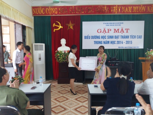 GDMN - Xúc động buổi gặp mặt học sinh đạt thành tích cao trong năm học 2014-2015 tại Trung tâm Bảo trợ xã hội tỉnh Điện Biên