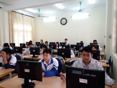 KTQLCLGD: Gần 2000 học sinh phổ thông tham gia cuộc thi ViOlympic nội dung Giải Toán bằng Tiếng Việt trên Internet.