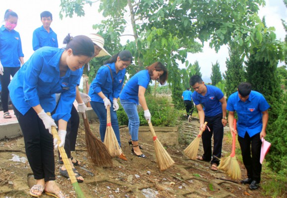 Đoàn viên Trường CĐSP Điện Biên tham gia Lễ ra quân chiến dịch Thanh niên tình nguyện hè năm 2019 và hưởng ứng phong trào “Chống rác thải nhựa”