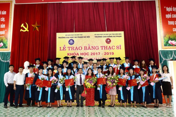 Lễ trao bằng thạc sĩ chuyên ngành Quản lí giáo dục khóa học 2017- 2019 tại tỉnh Điện Biên