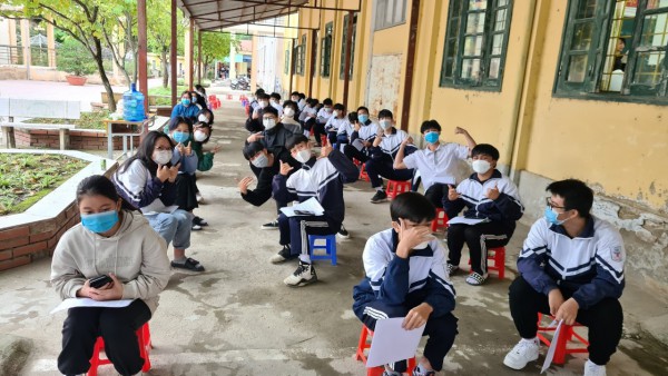 Trường THPT chuyên Lê Quý Đôn tiêm vắc xin phòng Covid-19 mũi 2 cho học sinh