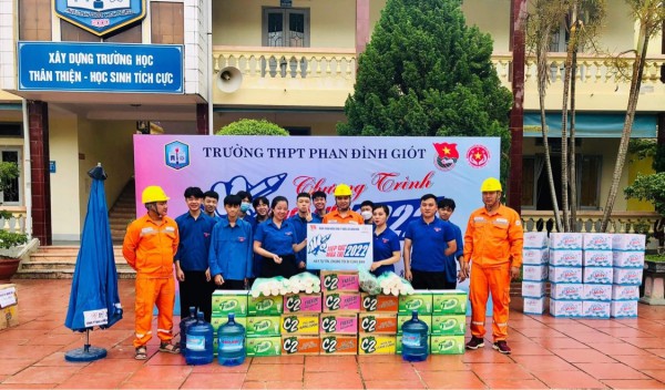 “Tiếp sức mùa thi” - điểm tựa tinh thần đồng hành cùng các sĩ tử trong Kỳ thi Tốt nghiệp THPT năm 2022.