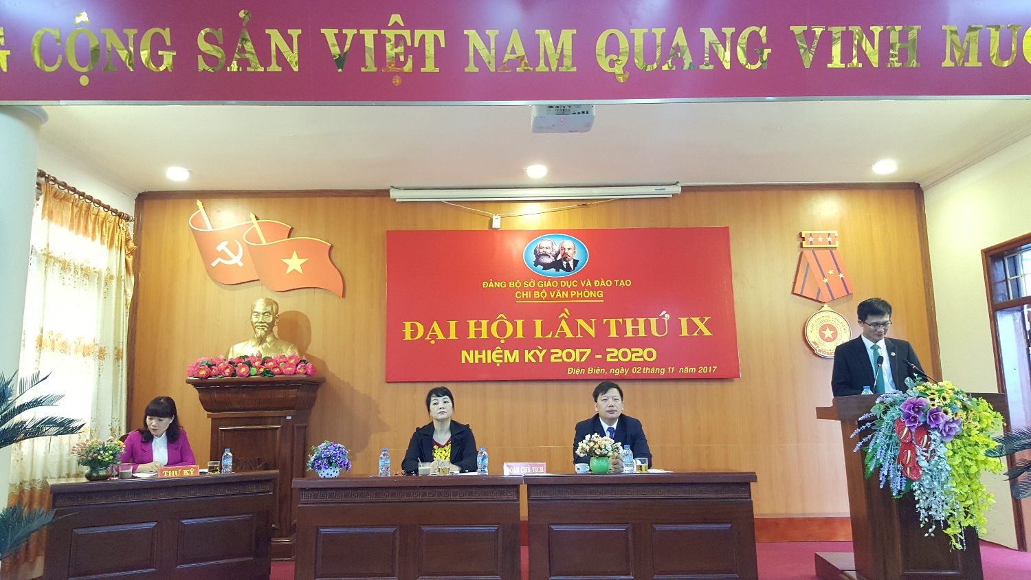 Đại biểu tham luận tại Đại hội