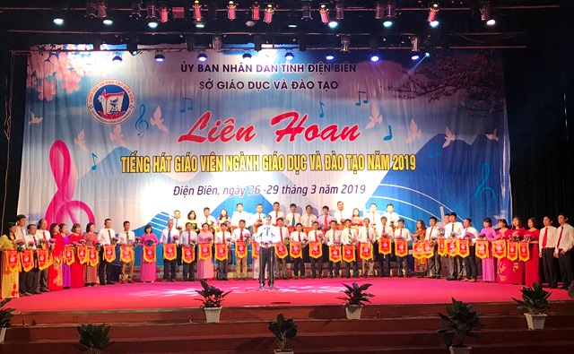 Anh lien hoan tieng hát GV